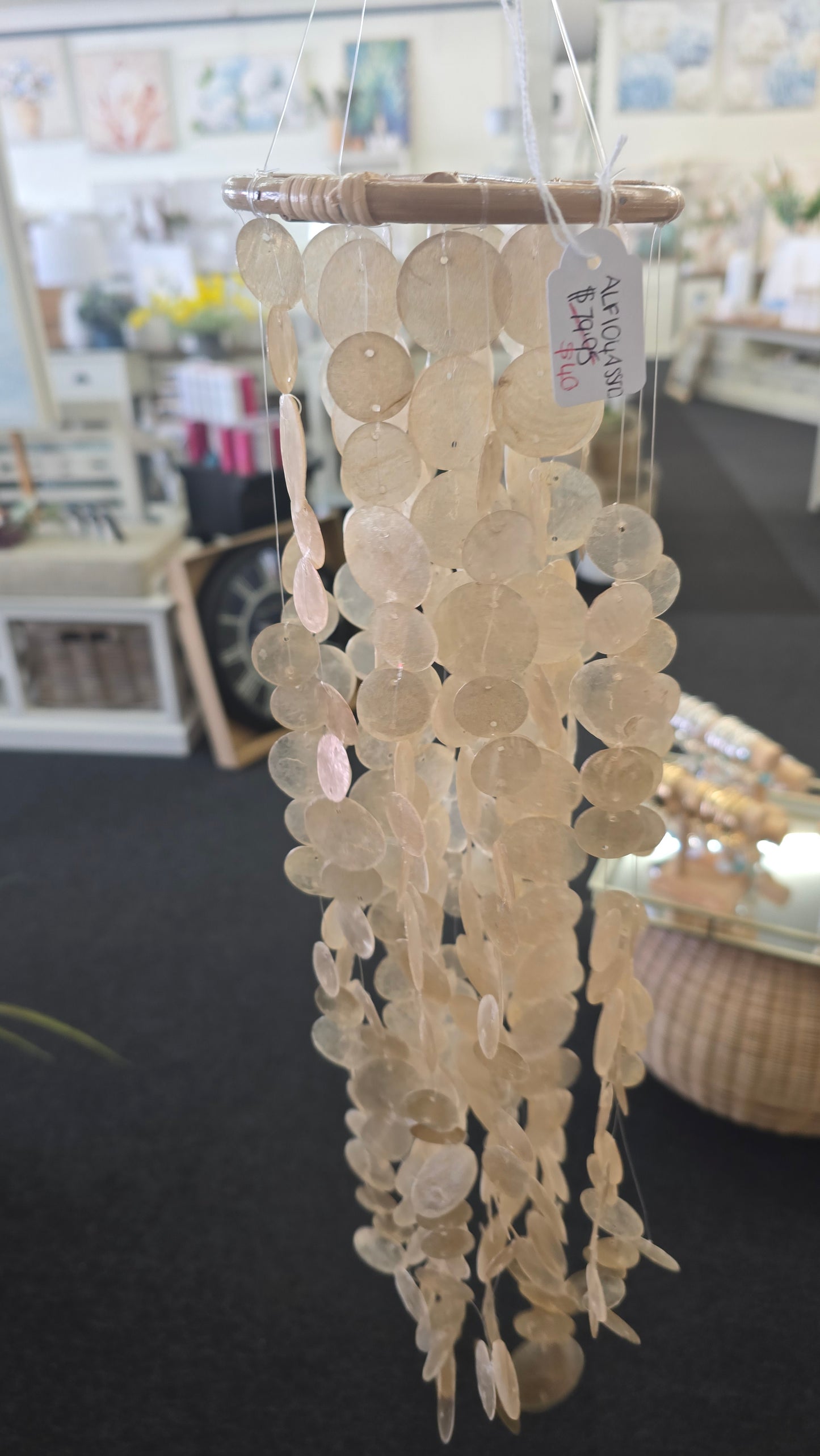 Capize Shell Hanger