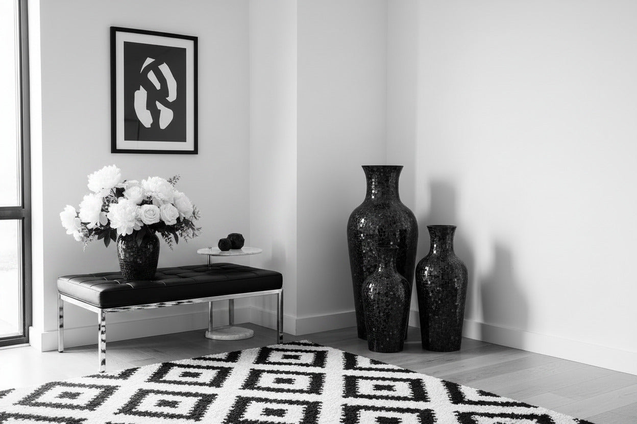 Mosaic Lip Vase-Black