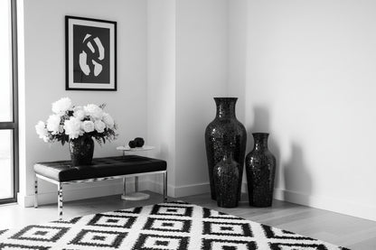 Mosaic Lip Vase-Black