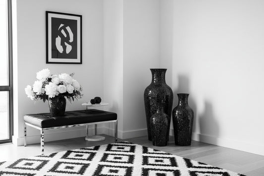 Mosaic Lip Vase-Black